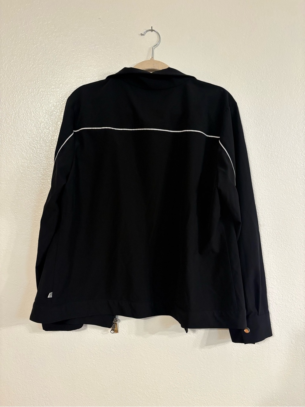 Zenergy Black Zip-Front Jacket with White Piping Size 2 - Picture 4 of 4